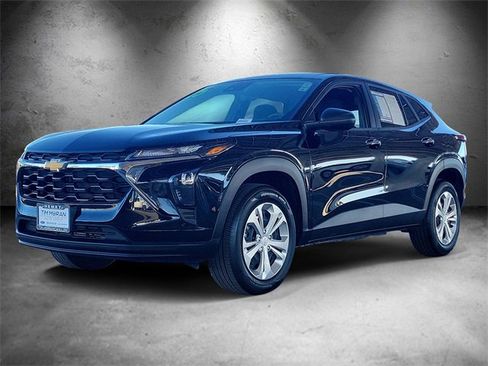 Used 2025 Chevrolet Trax LS image 5