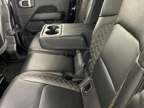 Used 2023 Jeep Gladiator Overland AWD/4WD image 18