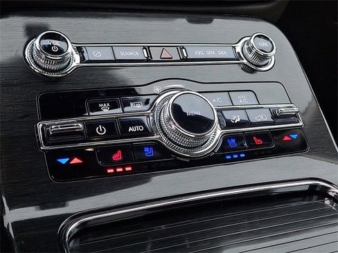 Used 2022 Lincoln Nautilus Reserve image 16