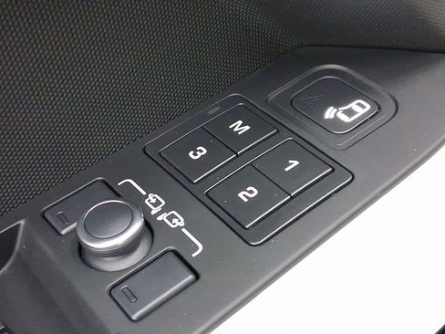 Used 2022 Land Rover Defender 110 X-Dynamic SE image 12