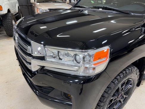 Used 2018 Toyota Land Cruiser image 21