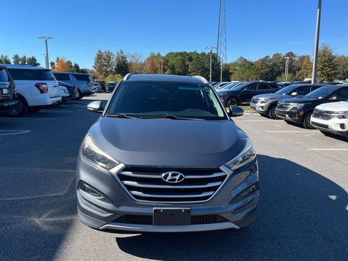 Used 2018 Hyundai Tucson Sport image 3
