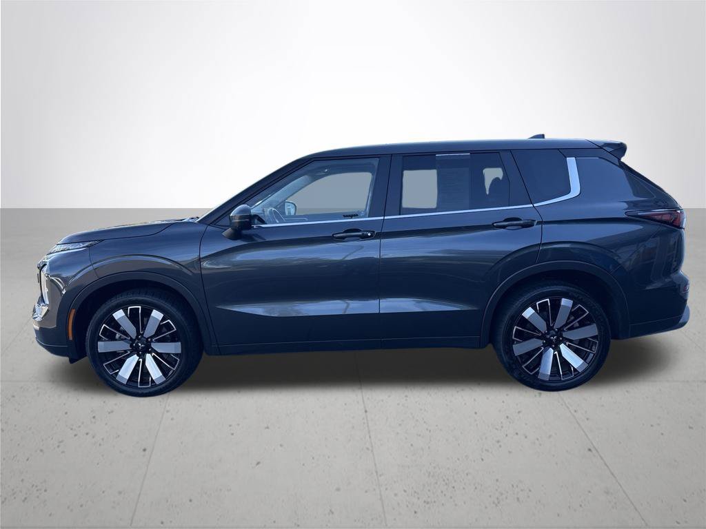 Used 2025 Mitsubishi Outlander SE AWD/4WD image 11