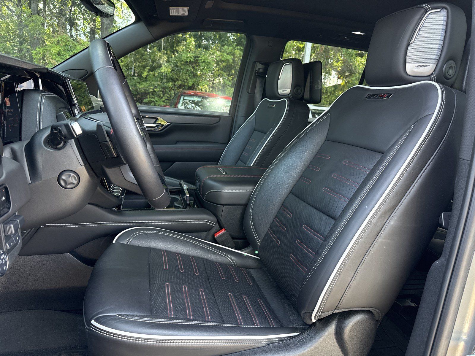 Used 2025 GMC Yukon AT4 Ultimate AWD/4WD image 6