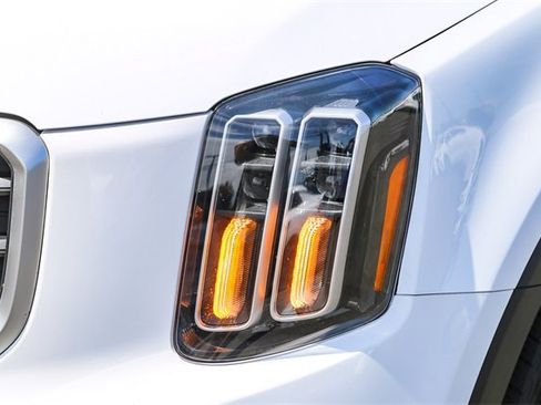 Used 2024 Kia Telluride SX Prestige w/ Towing Package image 5