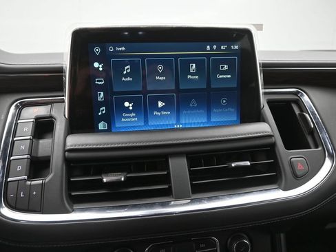 Used 2022 Chevrolet Suburban LT w/ Luxury Package RWD image 4
