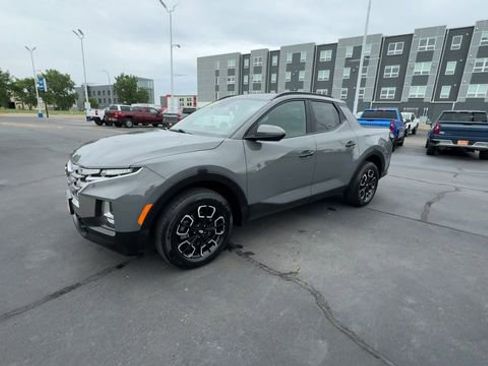Used 2022 Hyundai Santa Cruz SEL w/ Activity Package FWD image 4