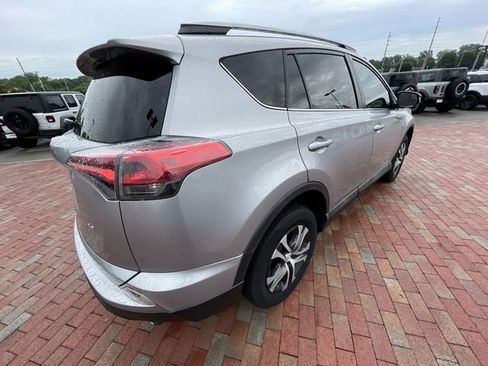 Used 2018 Toyota RAV4 LE FWD image 35