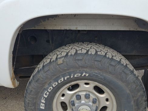 Used 2005 Chevrolet Silverado 2500 LS w/ Heavy-Duty Power Package image 13