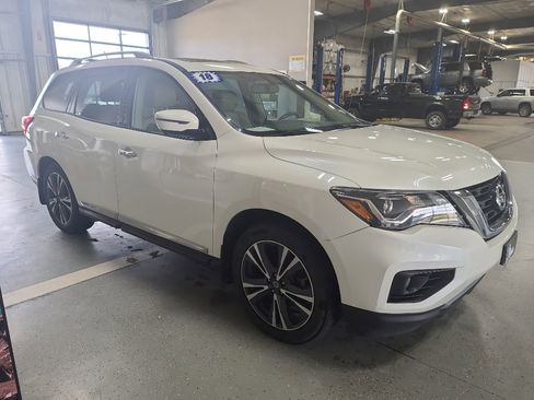Used 2018 Nissan Pathfinder Platinum AWD/4WD image 4