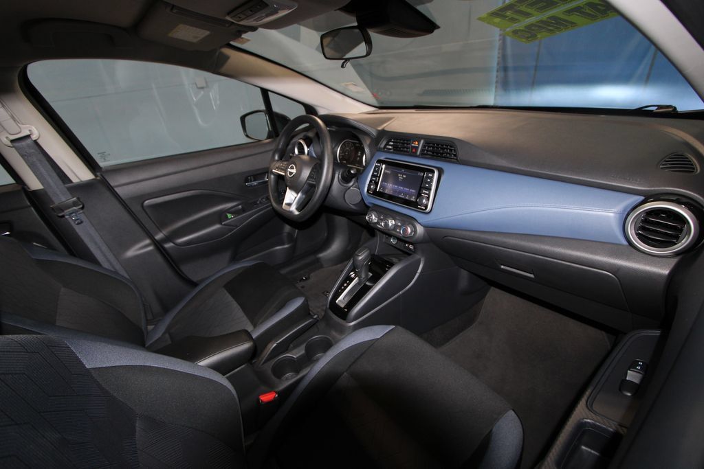 Used 2025 Nissan Versa SV FWD image 18