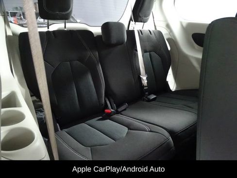 Used 2021 Chrysler Voyager L FWD image 13