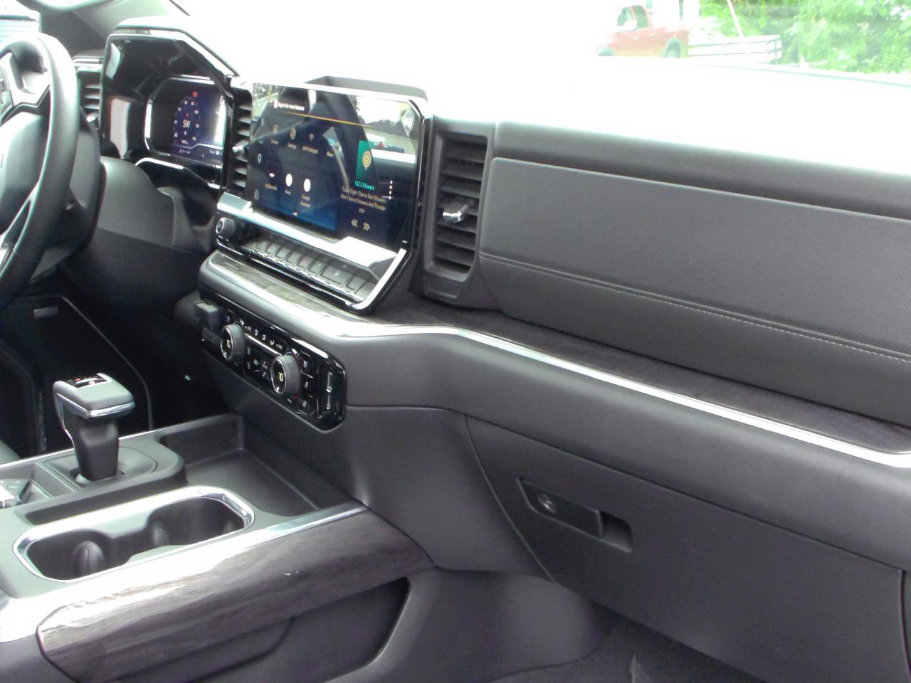 Used 2025 Chevrolet Silverado 1500 LTZ w/ LTZ Premium Package AWD/4WD image 24