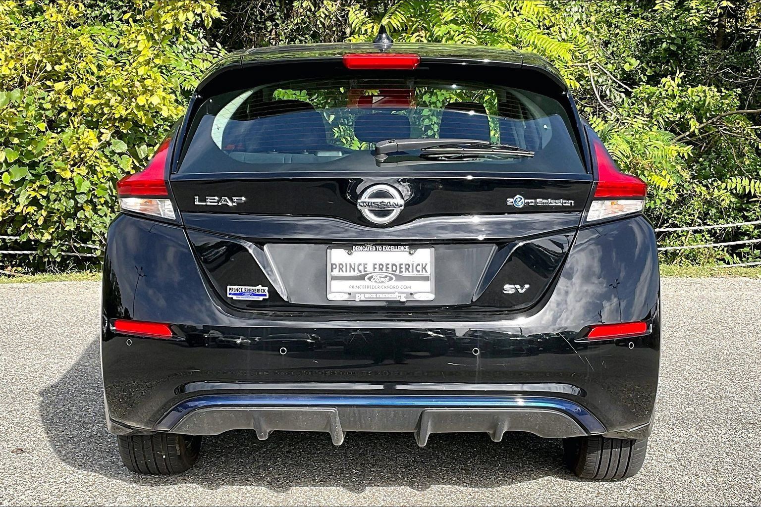 Used 2022 Nissan Leaf SV w/ SV Technology Package FWD image 4