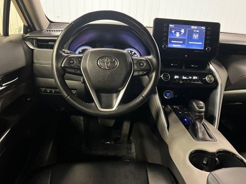 Used 2021 Toyota Venza LE image 17