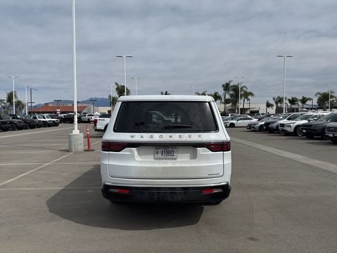 Used 2024 Jeep Wagoneer L Series II w/ Flexible Seating Group image 8