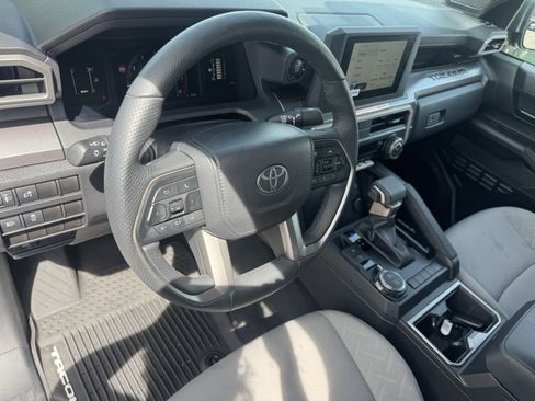 Certified 2025 Toyota Tacoma SR5 AWD/4WD image 12