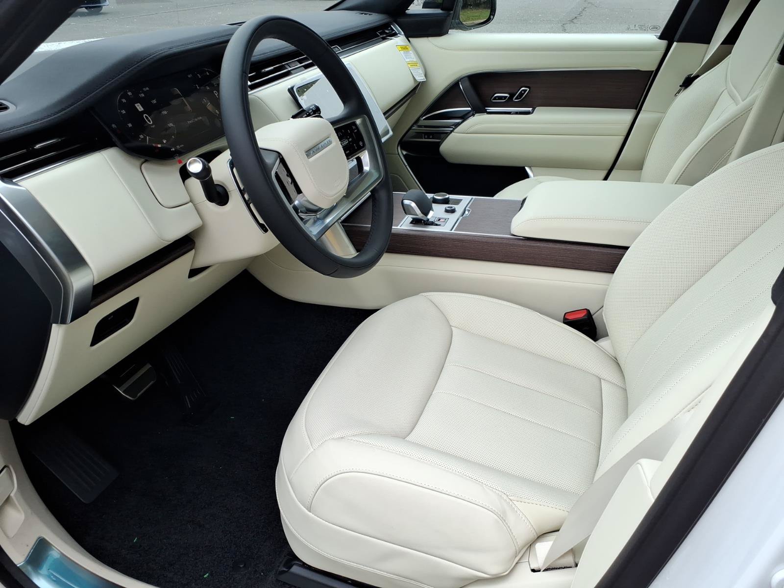 New 2027 Land Rover Range Rover Long Wheelbase SE AWD/4WD image 17