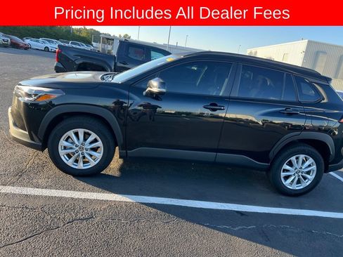 Used 2025 Toyota Corolla Cross LE FWD image 7