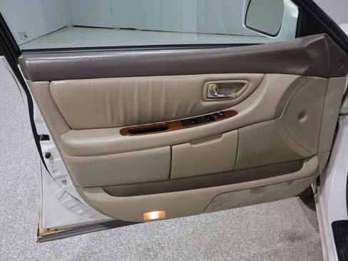 Used 2004 Toyota Avalon XLS image 12