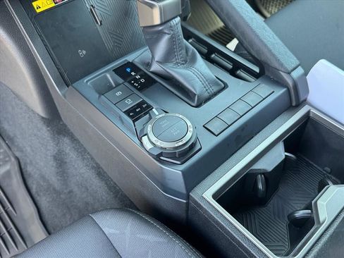 Certified 2025 Toyota Tacoma SR5 AWD/4WD image 22