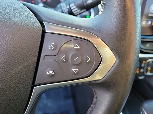 Used 2023 Chevrolet Traverse LT image 23