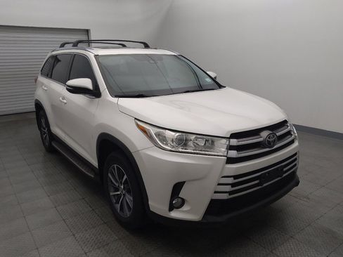 Used 2019 Toyota Highlander XLE FWD image 13