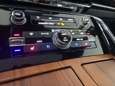 Used 2019 Lincoln Navigator Reserve w/ Cargo Package AWD/4WD image 18