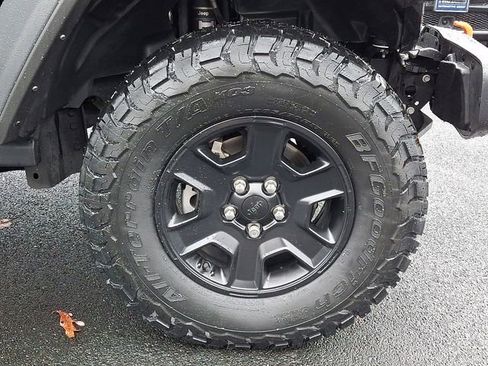 Used 2022 Jeep Gladiator Mojave w/ Cold Weather Group image 9