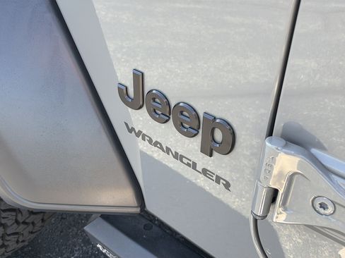 Used 2020 Jeep Wrangler Sport AWD/4WD image 11