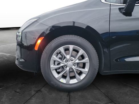 New 2027 Chrysler Pacifica Select AWD/4WD image 14