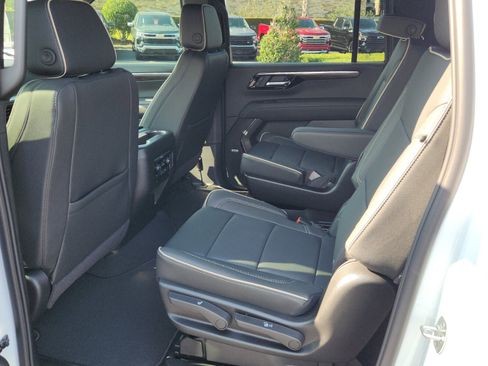 New 2026 Chevrolet Suburban Premier image 7