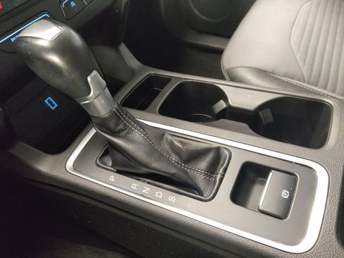 Used 2017 Ford Escape SE w/ SE Sport Appearance Package image 26