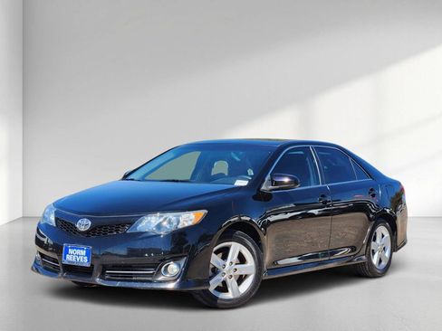 Used 2014 Toyota Camry SE image 1