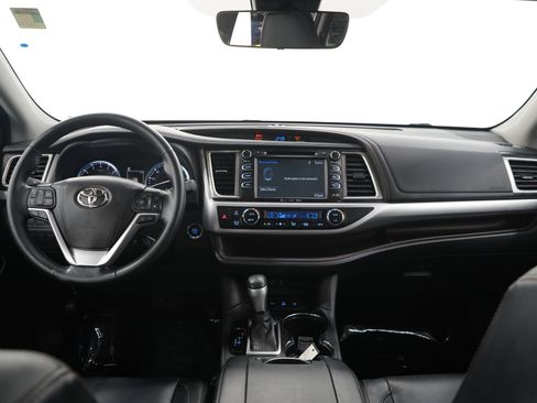 Used 2017 Toyota Highlander XLE w/ Protection Package #3 AWD/4WD image 18