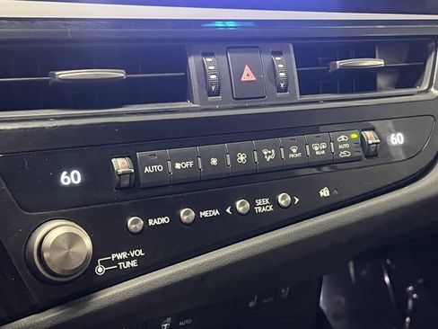 Certified 2025 Lexus ES 300h w/ Premium Package FWD image 20