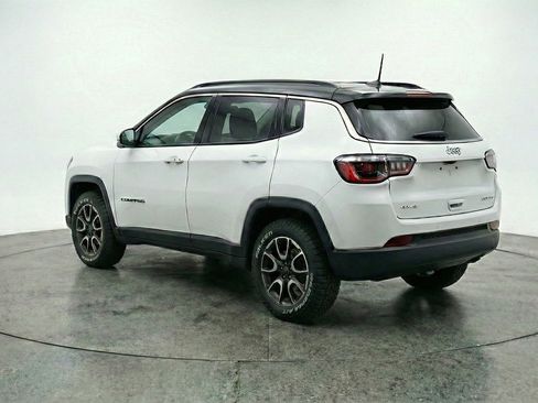 Used 2025 Jeep Compass Trailhawk AWD/4WD image 6