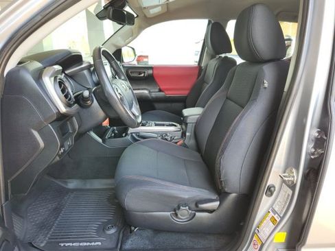 Certified 2019 Toyota Tacoma SR5 AWD/4WD image 17