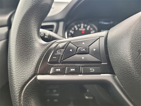 Used 2017 Nissan Rogue S image 28