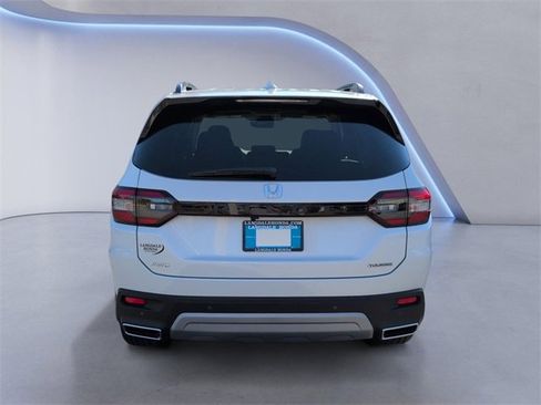 New 2025 Honda Pilot Touring image 8