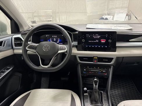 New 2025 Volkswagen Taos SE image 9