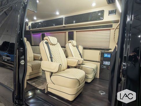 Used 2019 Mercedes-Benz Sprinter 170 Cargo image 4