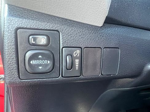 Used 2015 Toyota Corolla LE FWD image 24
