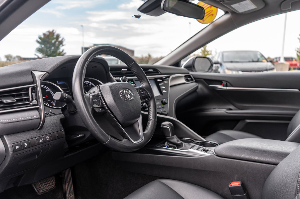 Used 2020 Toyota Camry SE FWD image 19