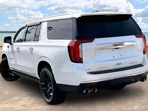 Used 2022 GMC Yukon XL Denali w/ Advanced Technology Package AWD/4WD image 3