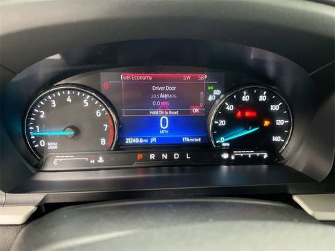 Used 2023 Ford Explorer XLT image 11