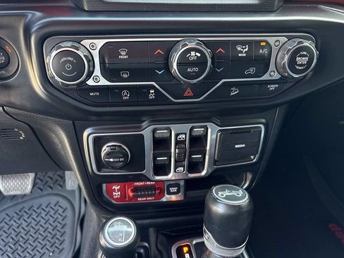 Used 2018 Jeep Wrangler Unlimited Rubicon AWD/4WD image 25