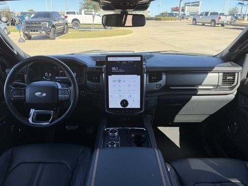 Used 2024 Ford Expedition Platinum image 26