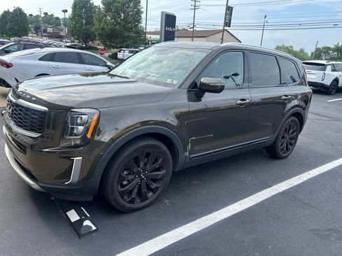 Certified 2022 Kia Telluride EX w/ EX Premium Package AWD/4WD image 3