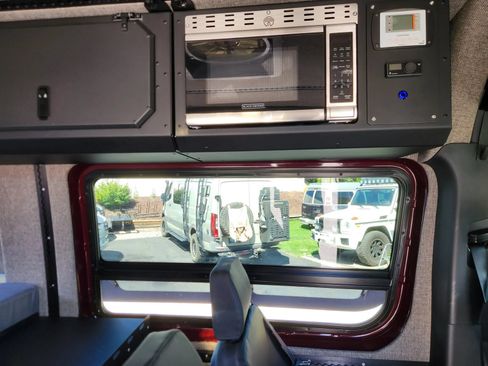 Used 2024 Mercedes-Benz Sprinter 2500 image 41